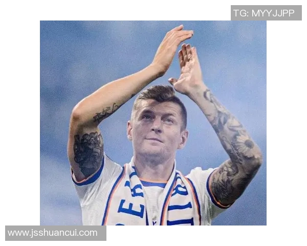 足球明星克罗斯的职业生涯与成就解析