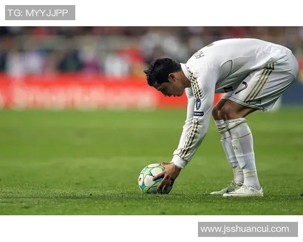 足球明星4K高清画质尽享球场魅力与精彩瞬间的完美呈现